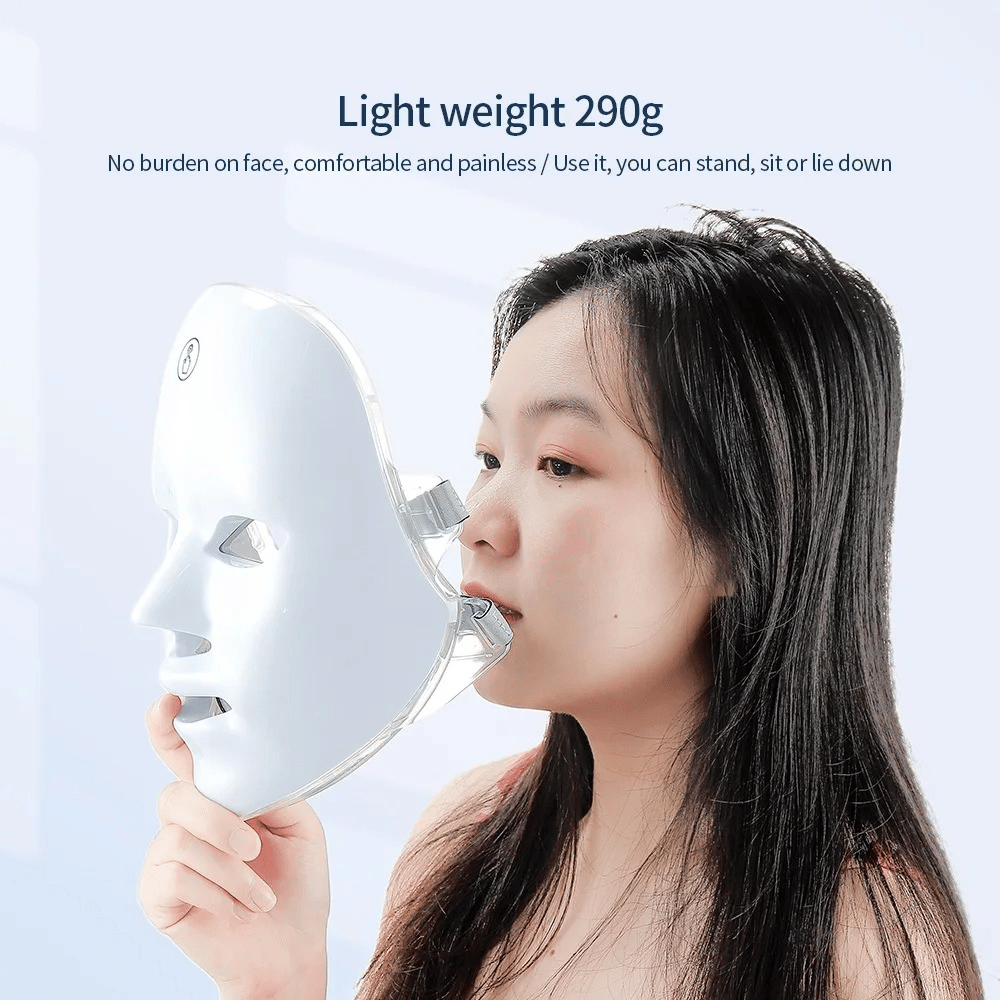 Person holding a white face mask with text about weight and comfort on a light gray background