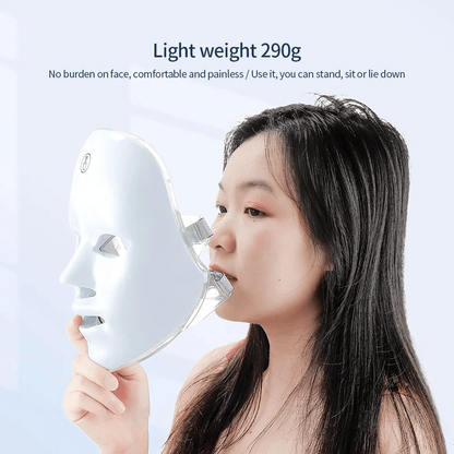 Person holding a white face mask with text about weight and comfort on a light gray background